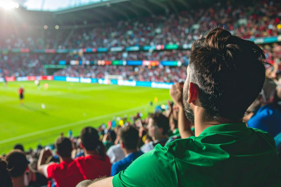 Youth employment: 65 leagues worldwide